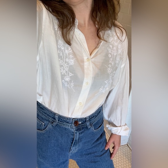 Liz Claiborne embroidered blouse/shirt - Picture 2 of 4